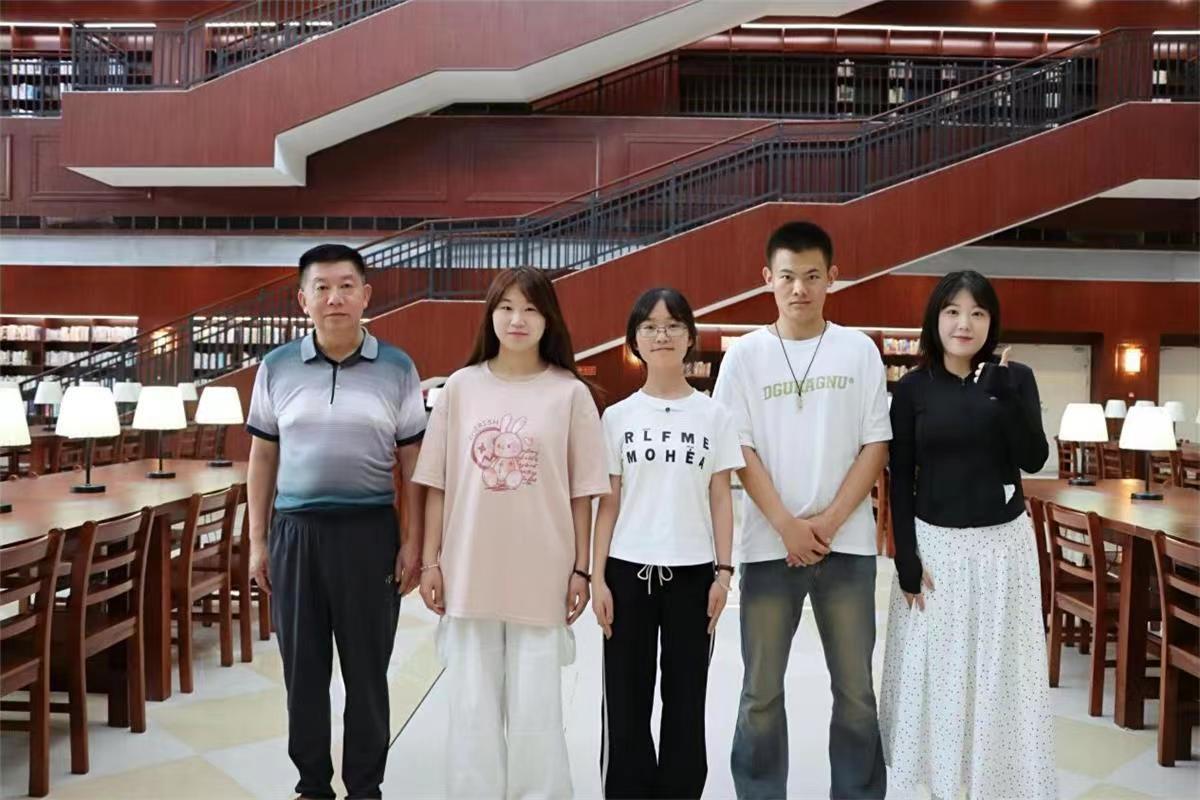 喜讯！这项比赛美珈2名同学获一等奖，一名同学获三等奖，团体获二等奖！